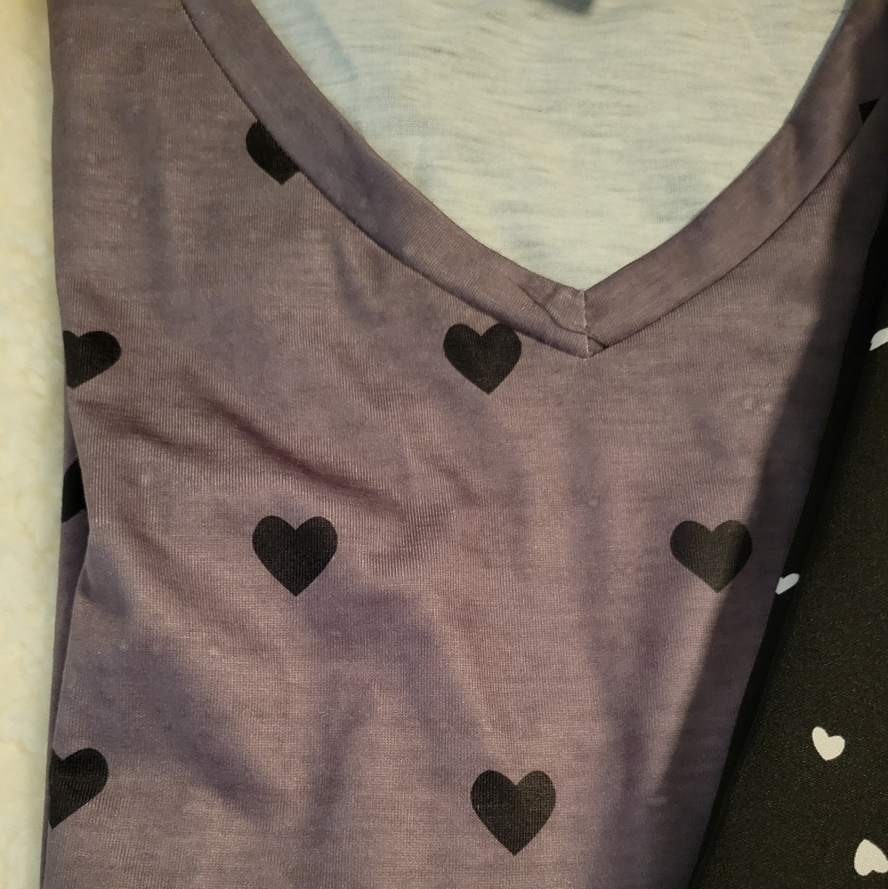NWOT Heart Patterned Tops Set - Picture 4 of 13